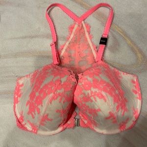 NWT front close VS bra💕